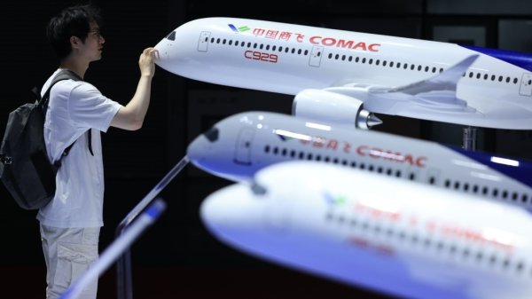 盈禾配资 大型水陆两栖灭火飞机“鲲龙”AG600在京获颁中国民航局型号合格证