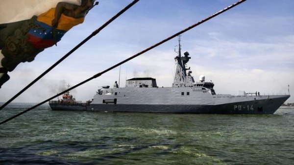 至尊配资 8艘美舰兵临城下，大战一触即发，关键时刻，中国给老朋友撑腰