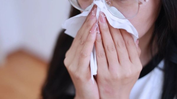 九龙证券配资 身体出现4个“症状”，或说明免疫力在下降，需尽快进行调理